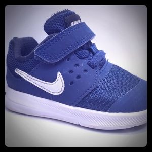 Nike toddler sneakers size 4c